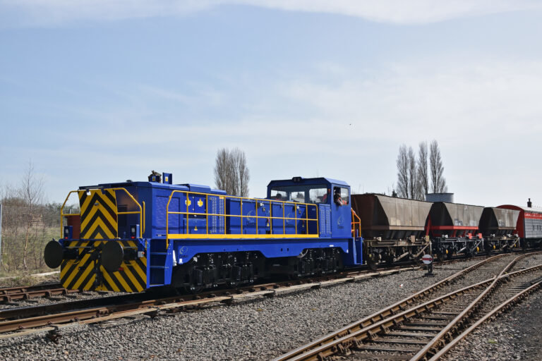 Delivery of two 80-tonne Hybrid+ locomotives
